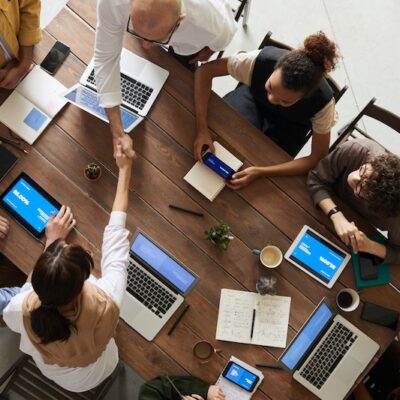 Liderazgo y Trabajo en Equipo *